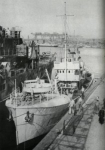 Expeditionsschiff K.J. BUSCH bei der Ausrstung im Kieler Hafen.